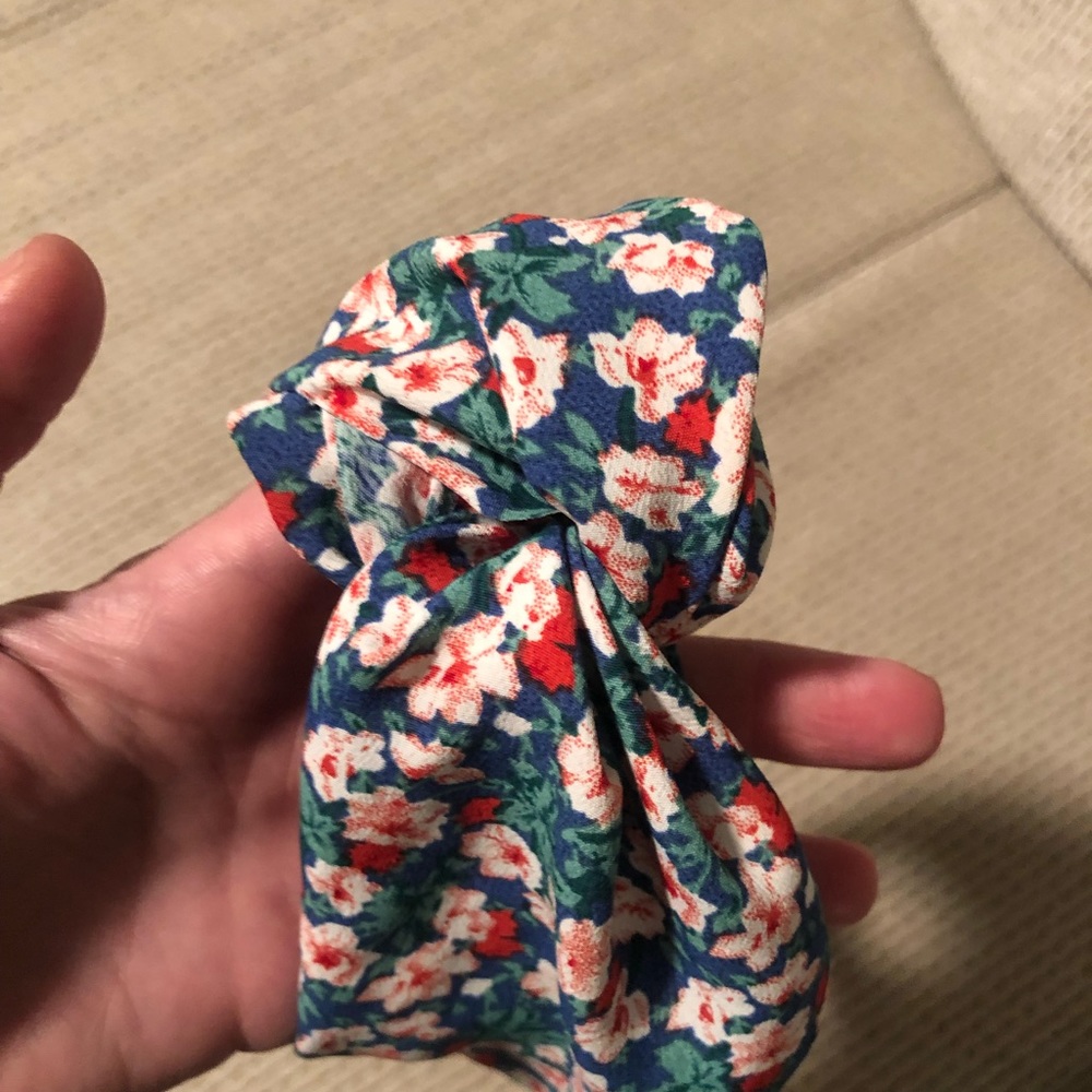 Anthropologie knot floral headband- elastic